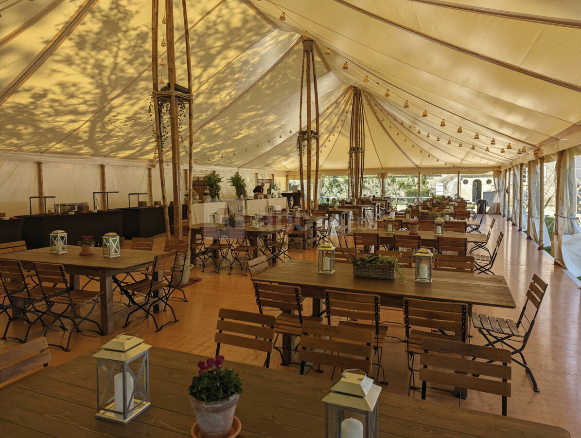 Déjeuner sous la tente