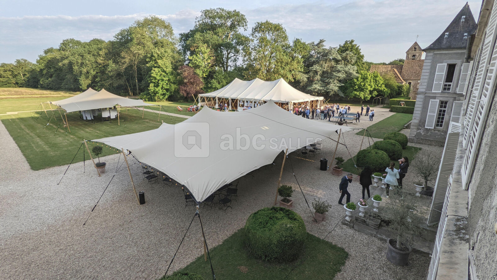 Terrasse et parc avec nos tentes
