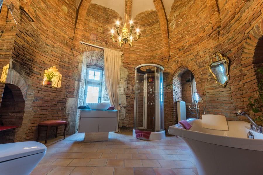 Espace de bains suite nuptiale