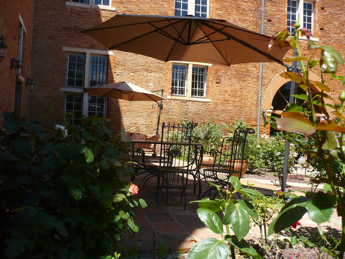 Terrasse de la roseraie