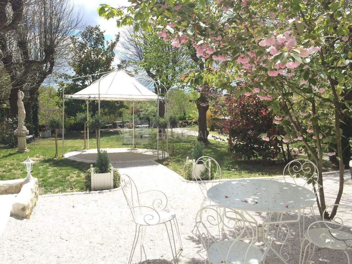 La Grotte de la Roche Aux Fées