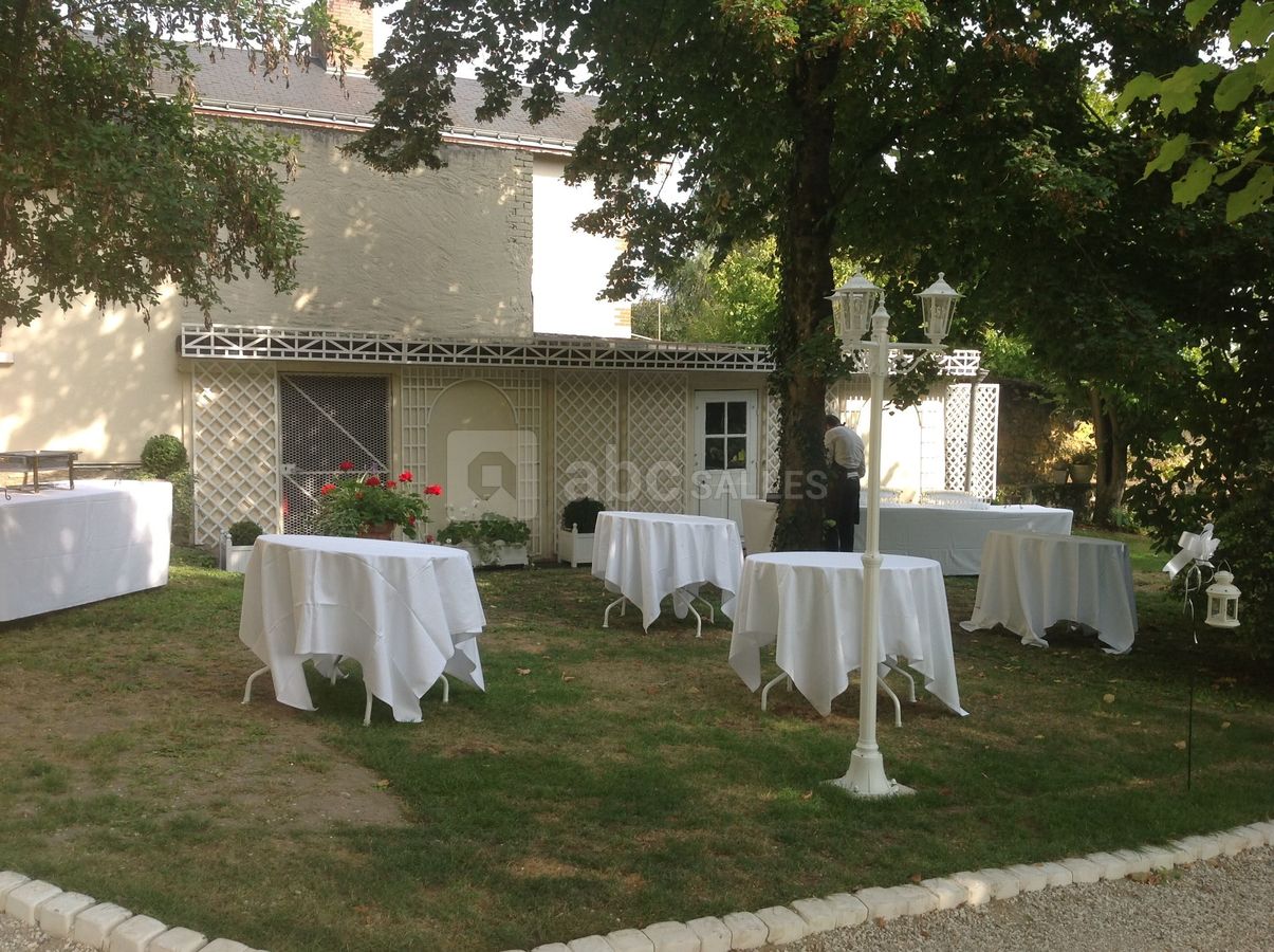 La Grotte de la Roche Aux Fées