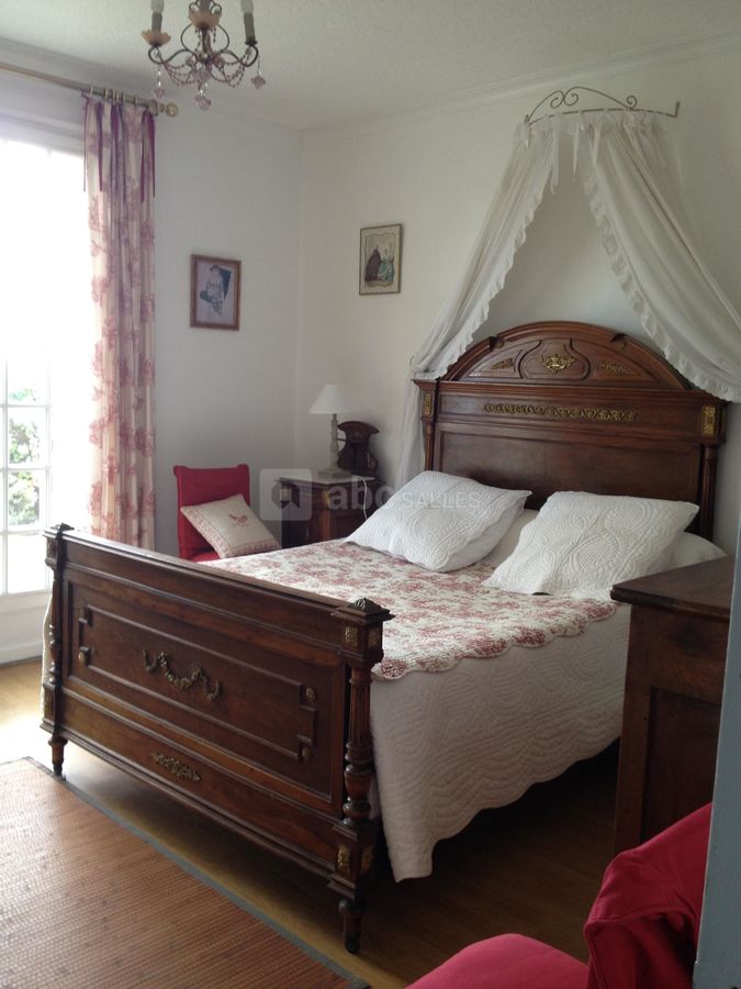 La Grotte de la Roche Aux Fées