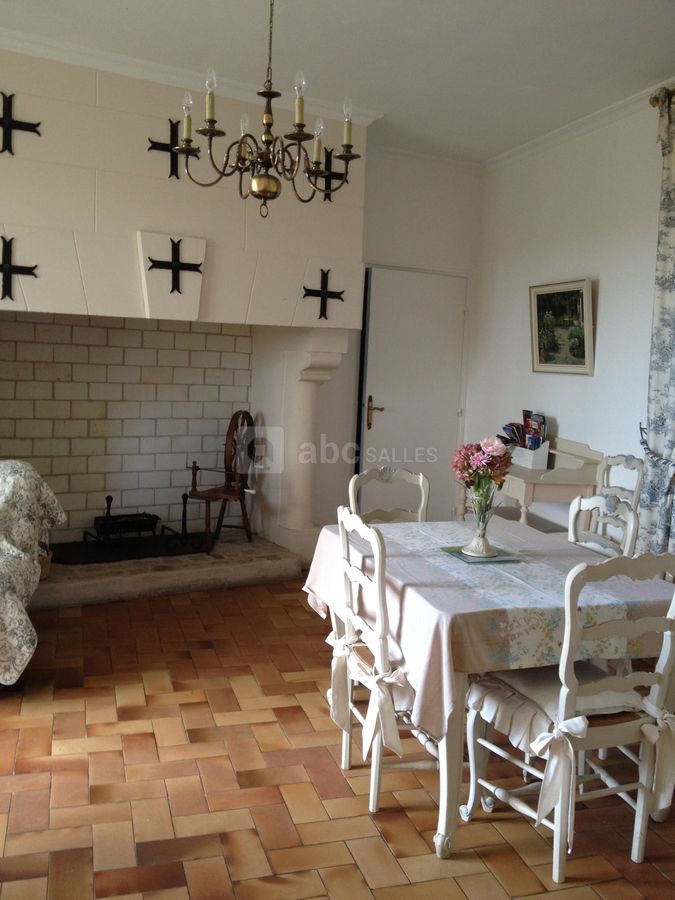 La Grotte de la Roche Aux Fées