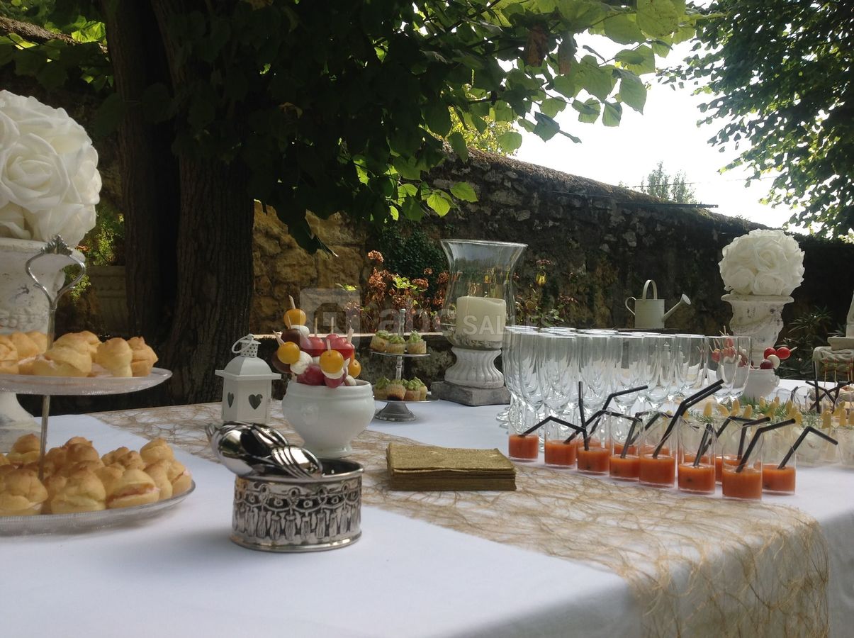 La Grotte de la Roche Aux Fées
