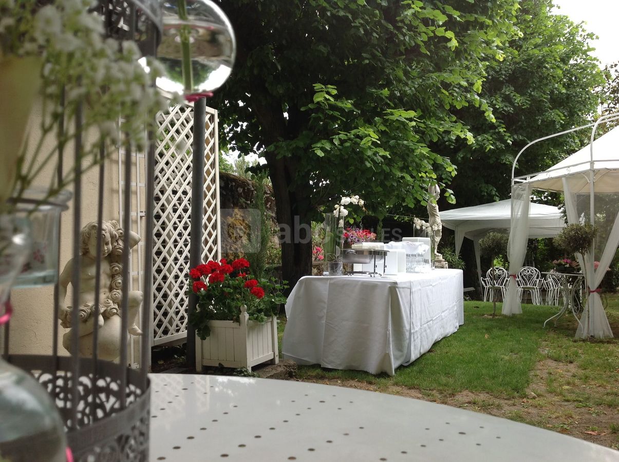 La Grotte de la Roche Aux Fées