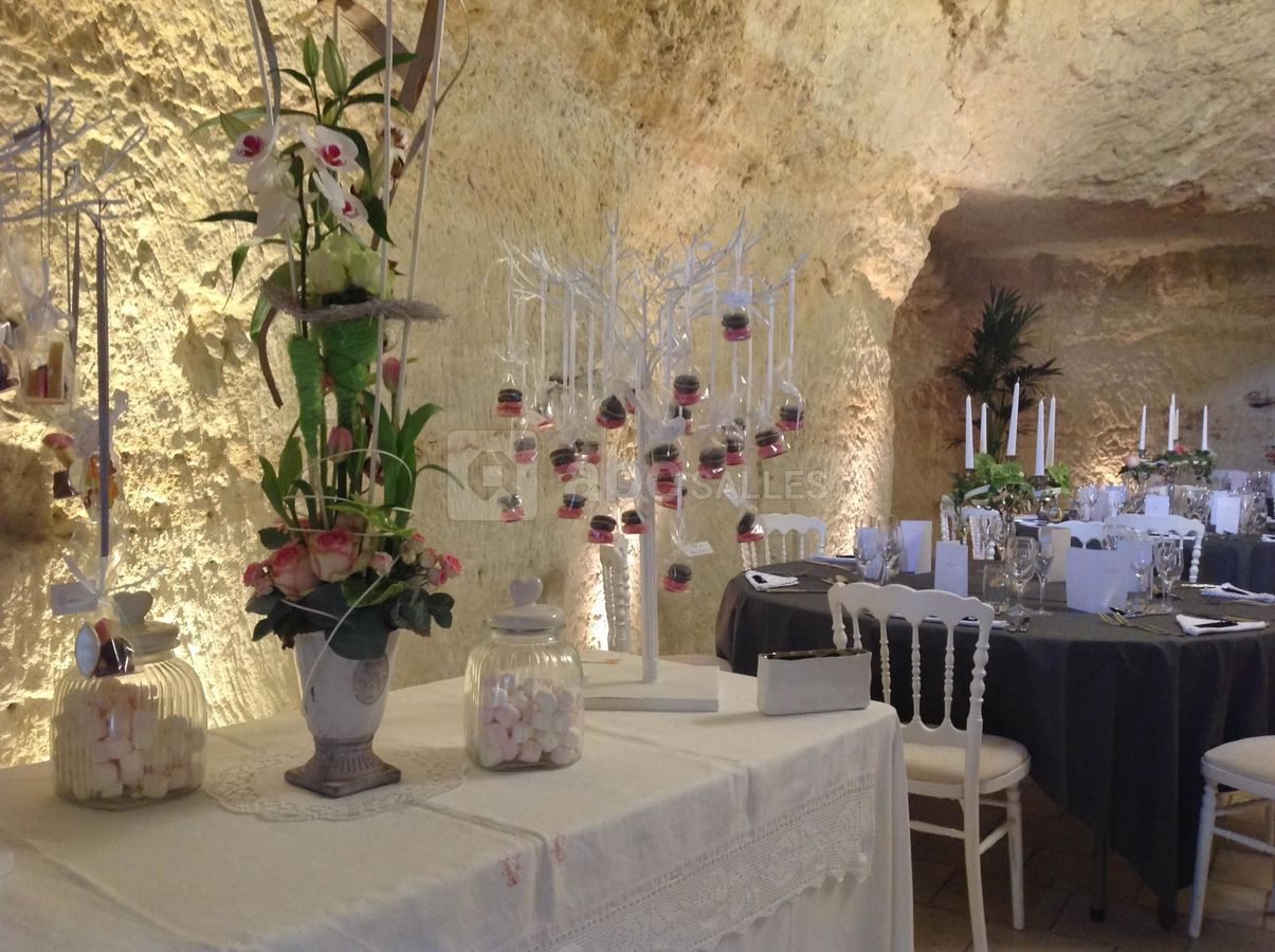 La Grotte de la Roche Aux Fées