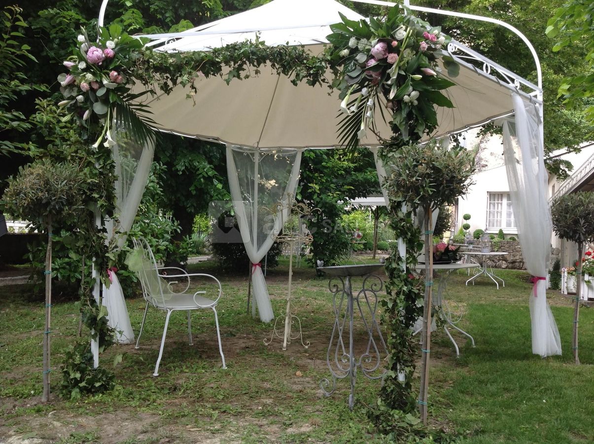 La Grotte de la Roche Aux Fées