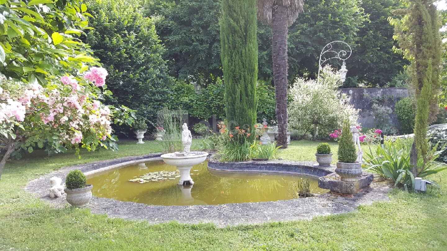 La Grotte de la Roche Aux Fées