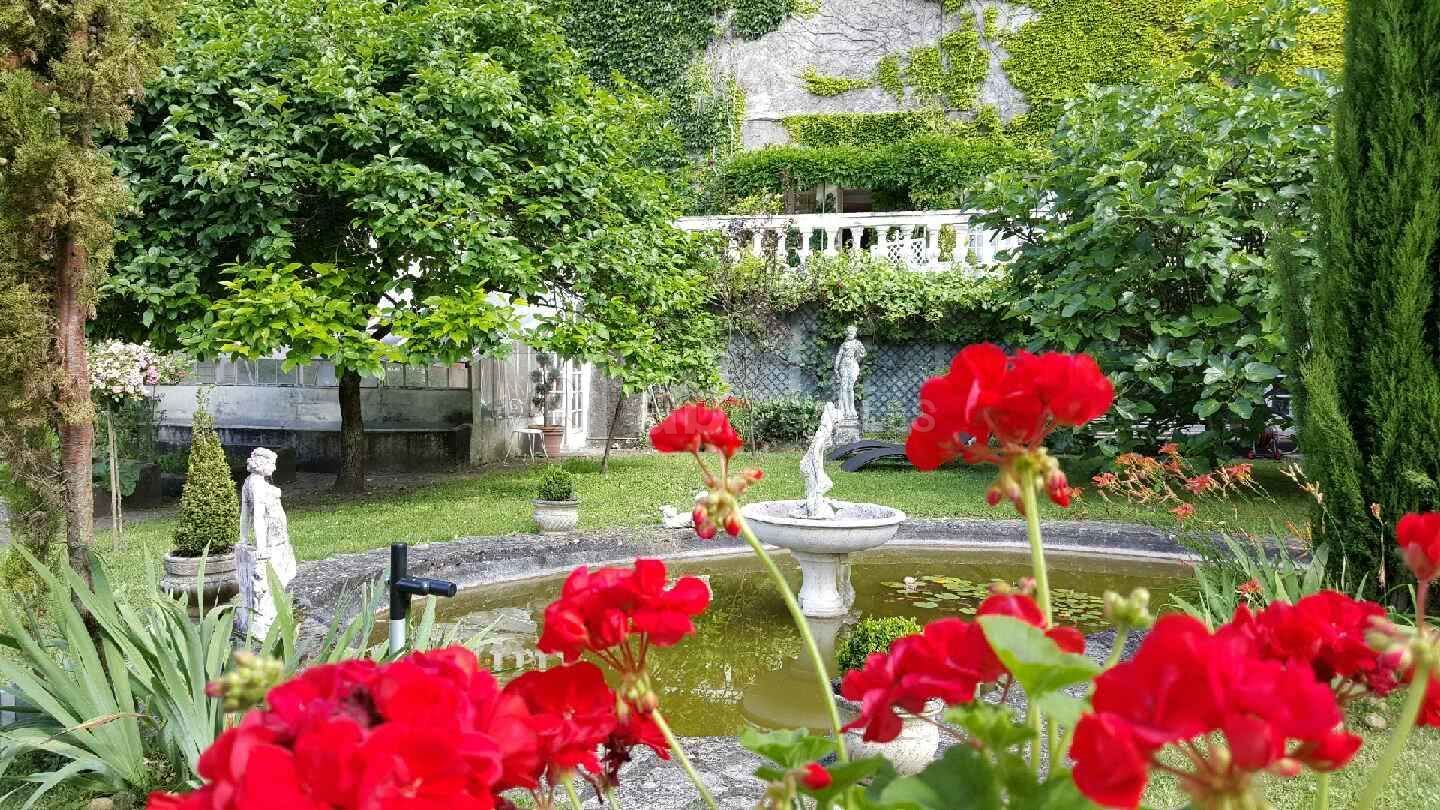 La Grotte de la Roche Aux Fées
