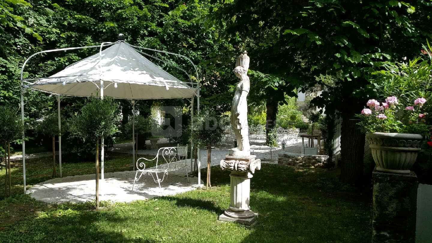 La Grotte de la Roche Aux Fées