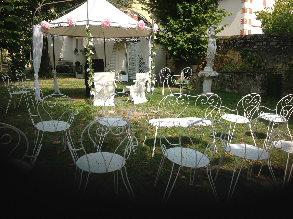 La Grotte de la Roche Aux Fées