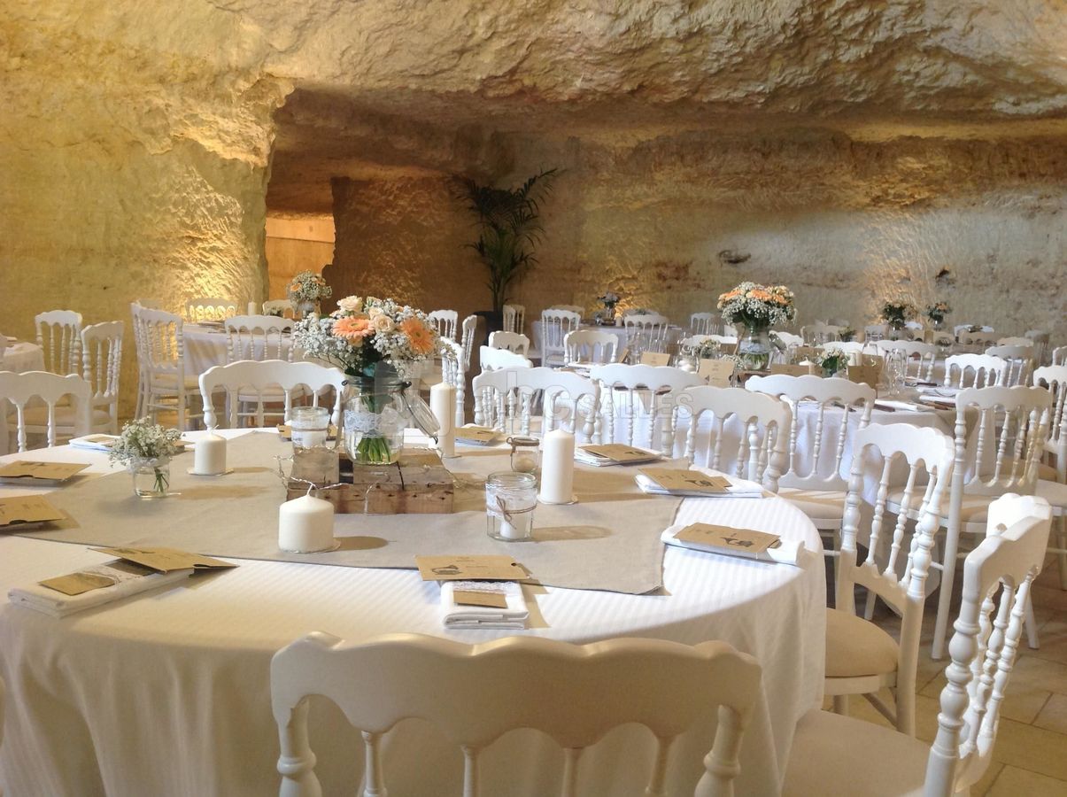 La Grotte de la Roche Aux Fées