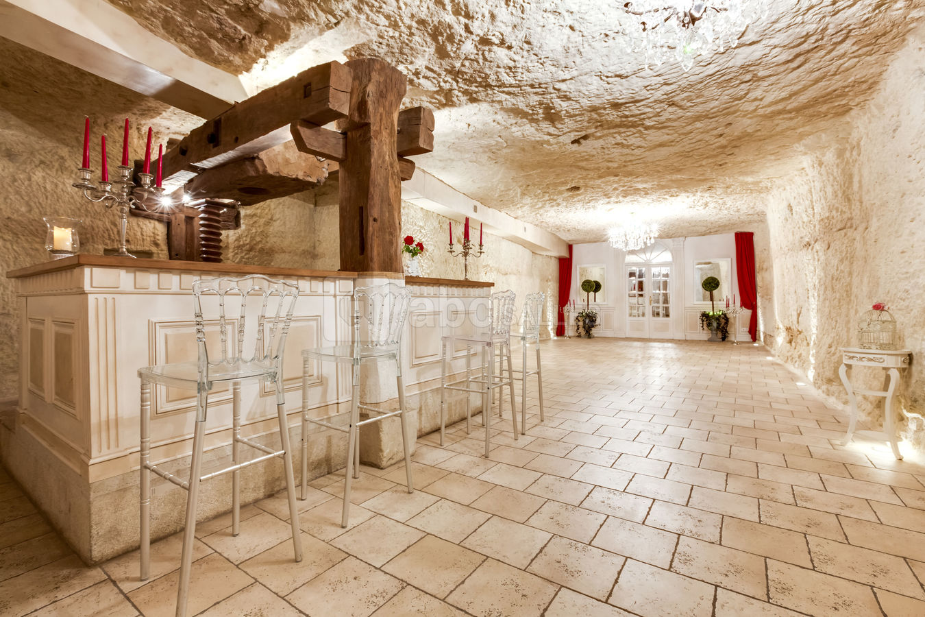 La Grotte de la Roche Aux Fées