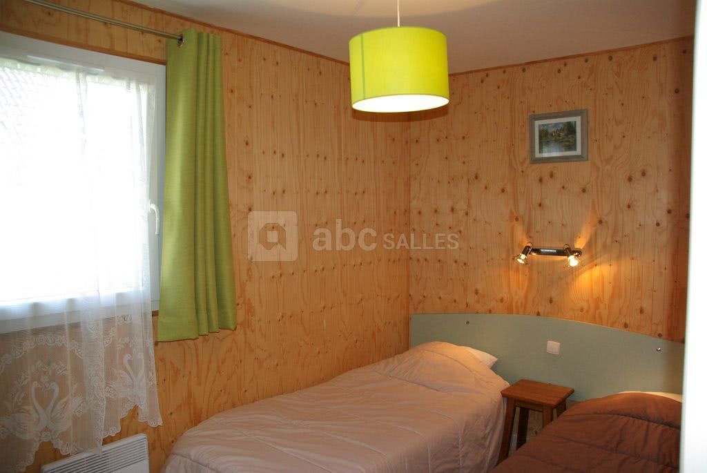 Une chambre à 2 lits