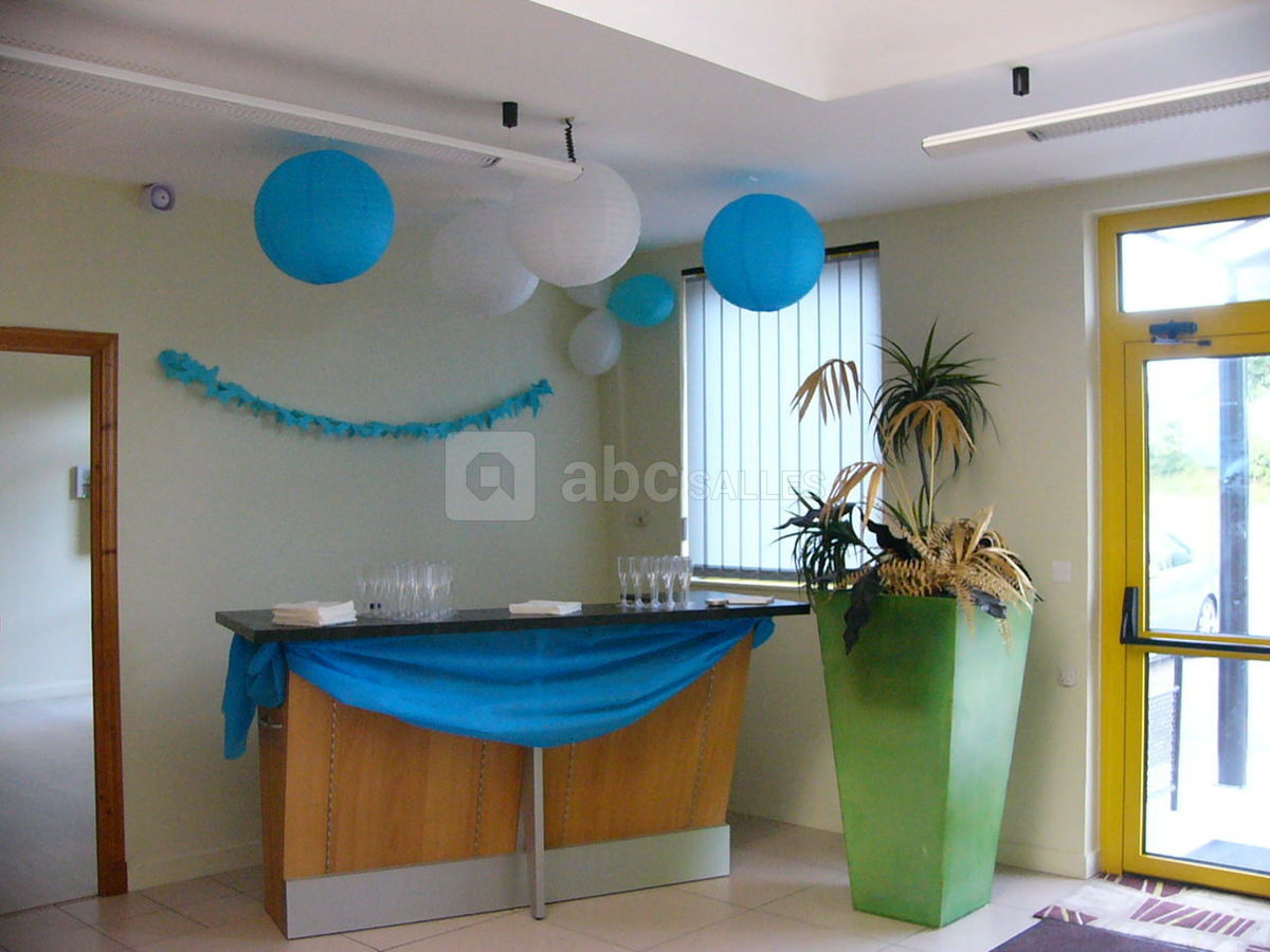 Salle 1 espace bar et accueil