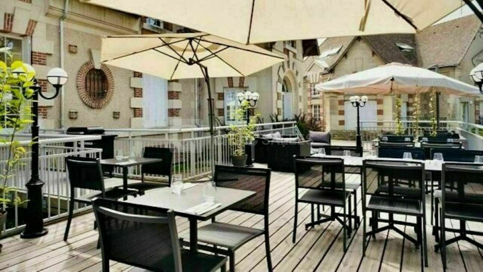 Terrasse accessible par le restaurant