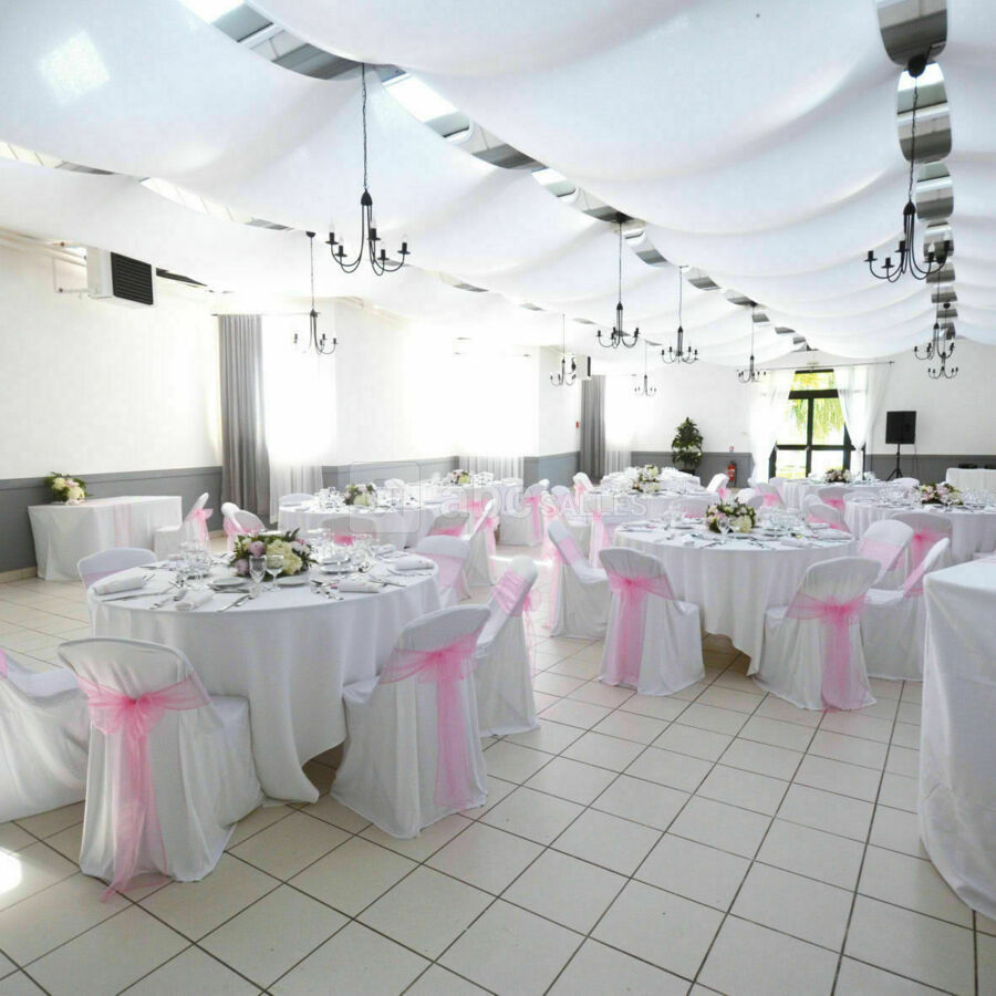 Une salle moderne et lumineuse