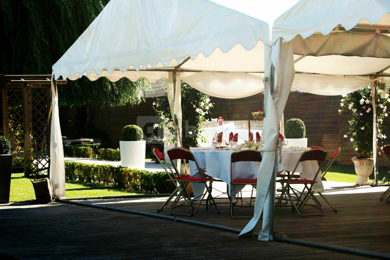 Dîner dans le jardin