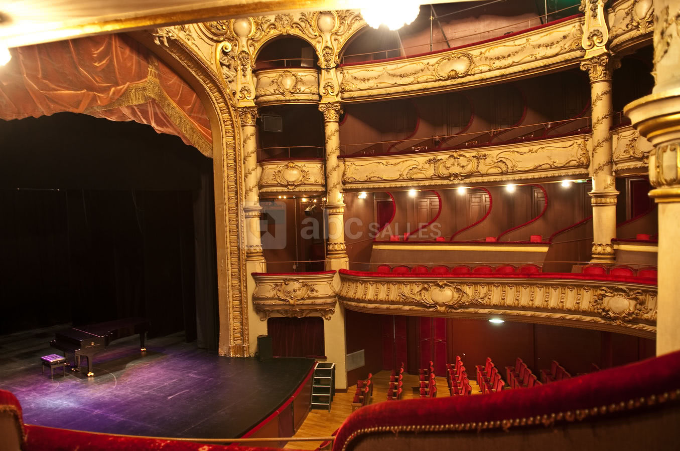 Grande Salle - vue sur la scène du théâtre Gabrielle Dorziat