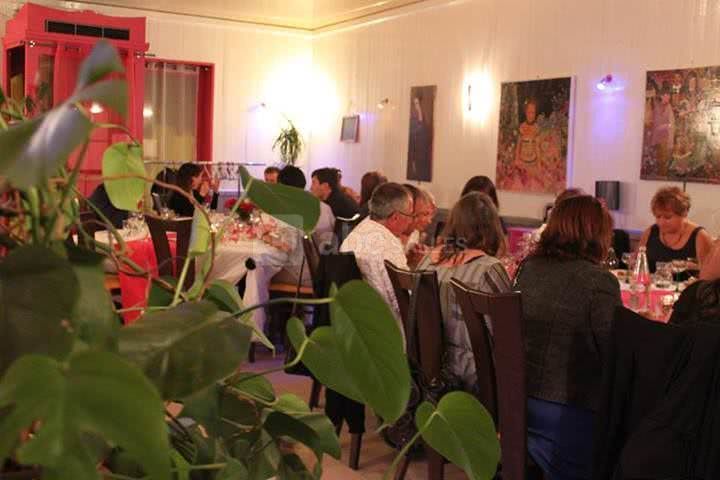 Repas autour des produits du marché.