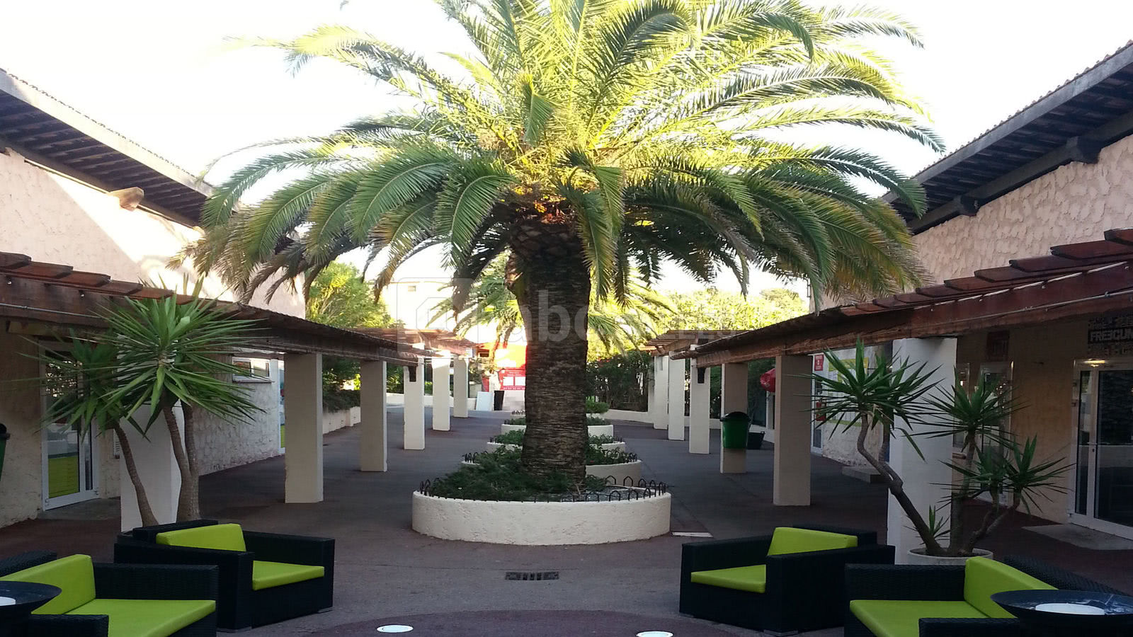 L'entrée à la salle