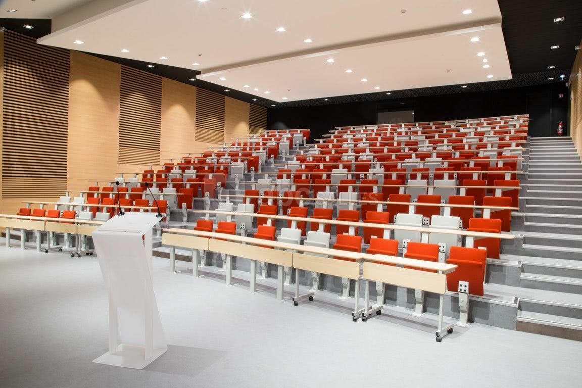 Auditorium 220 places