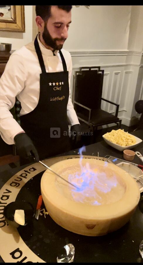 Animation meule de parmesan gnoochies flambés au cognac
