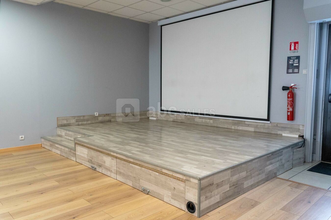 Estrade - Salle Riviera