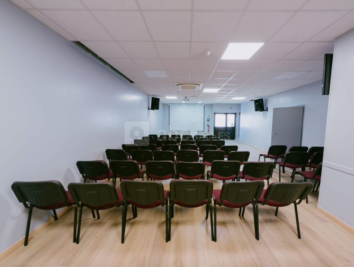 Vue arrière avec chaises - Salle Riviera