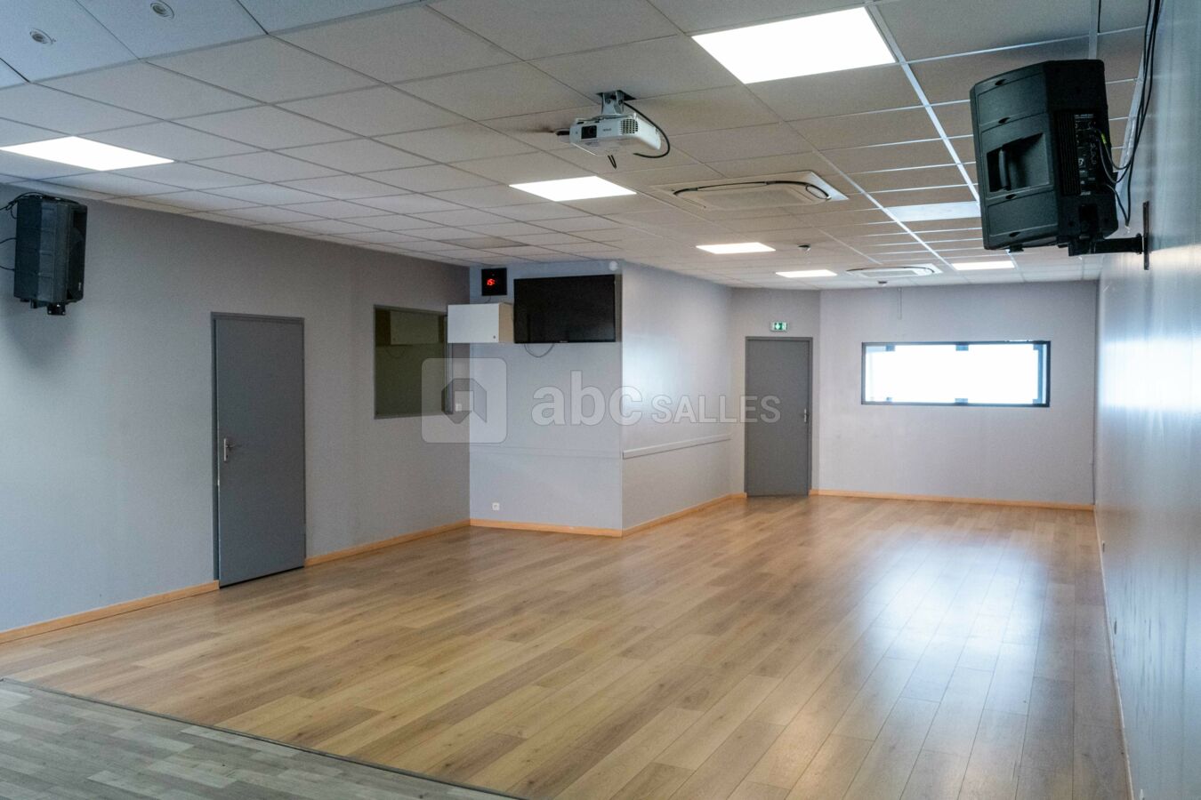 Vue avant - Salle Riviera