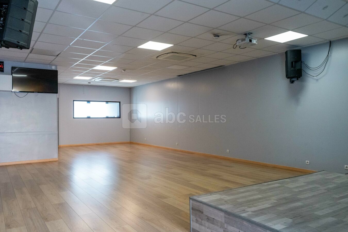 Vue avant- Salle Riviera