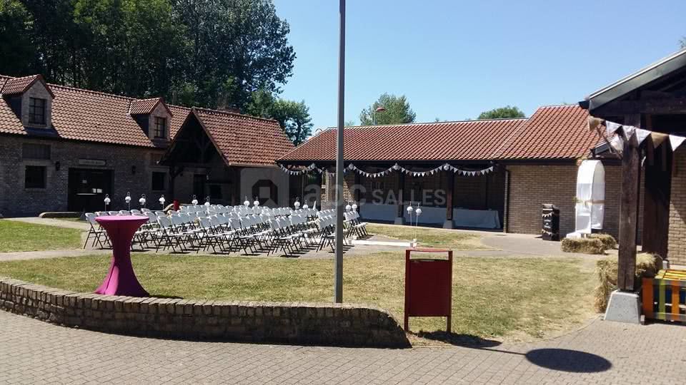COUR DU MUSEE A COTE DE LA SALLE