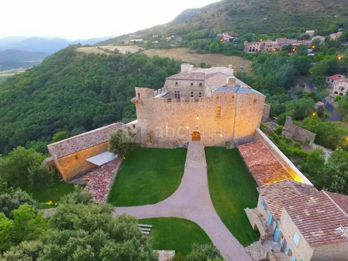 Château de Dio à la tombée de la nuit