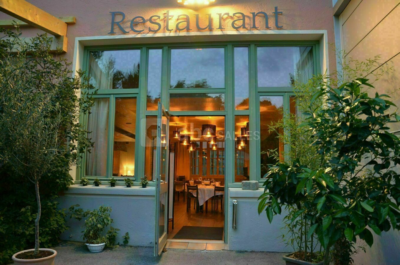 L'entrée de la salle de restaurant