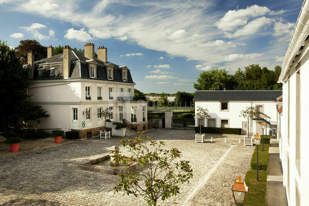 Cour Pavée