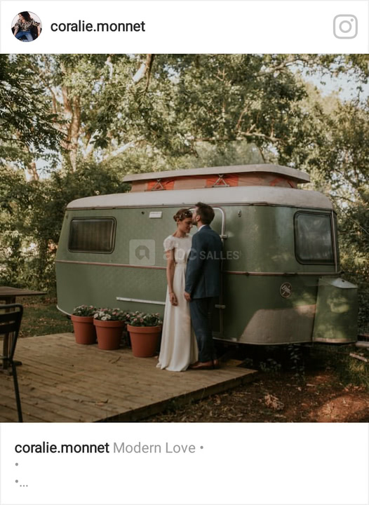 La petite caravane des mariés! by Coralie Monnet photographe