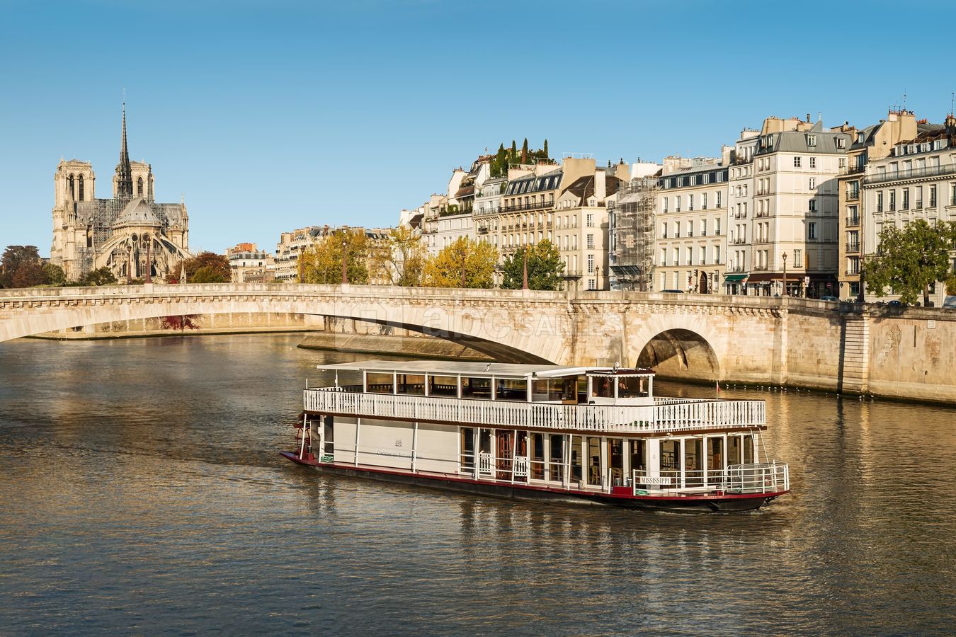 Sur la Seine de jour