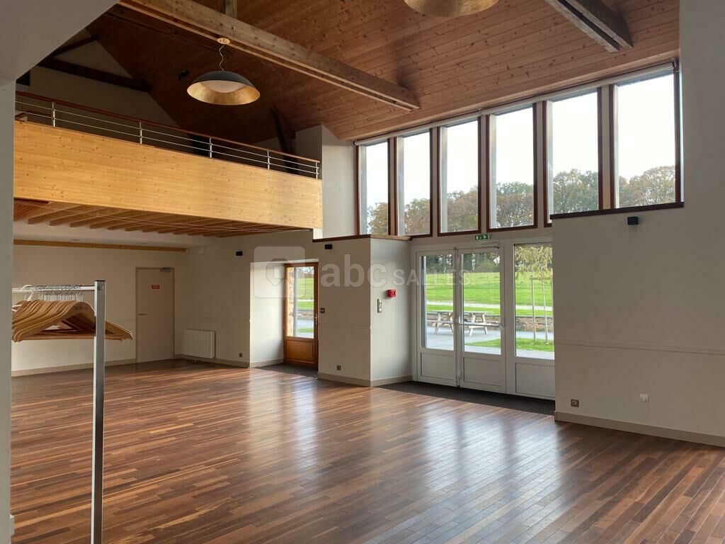 L'intérieur de la salle de Léquinais vierge