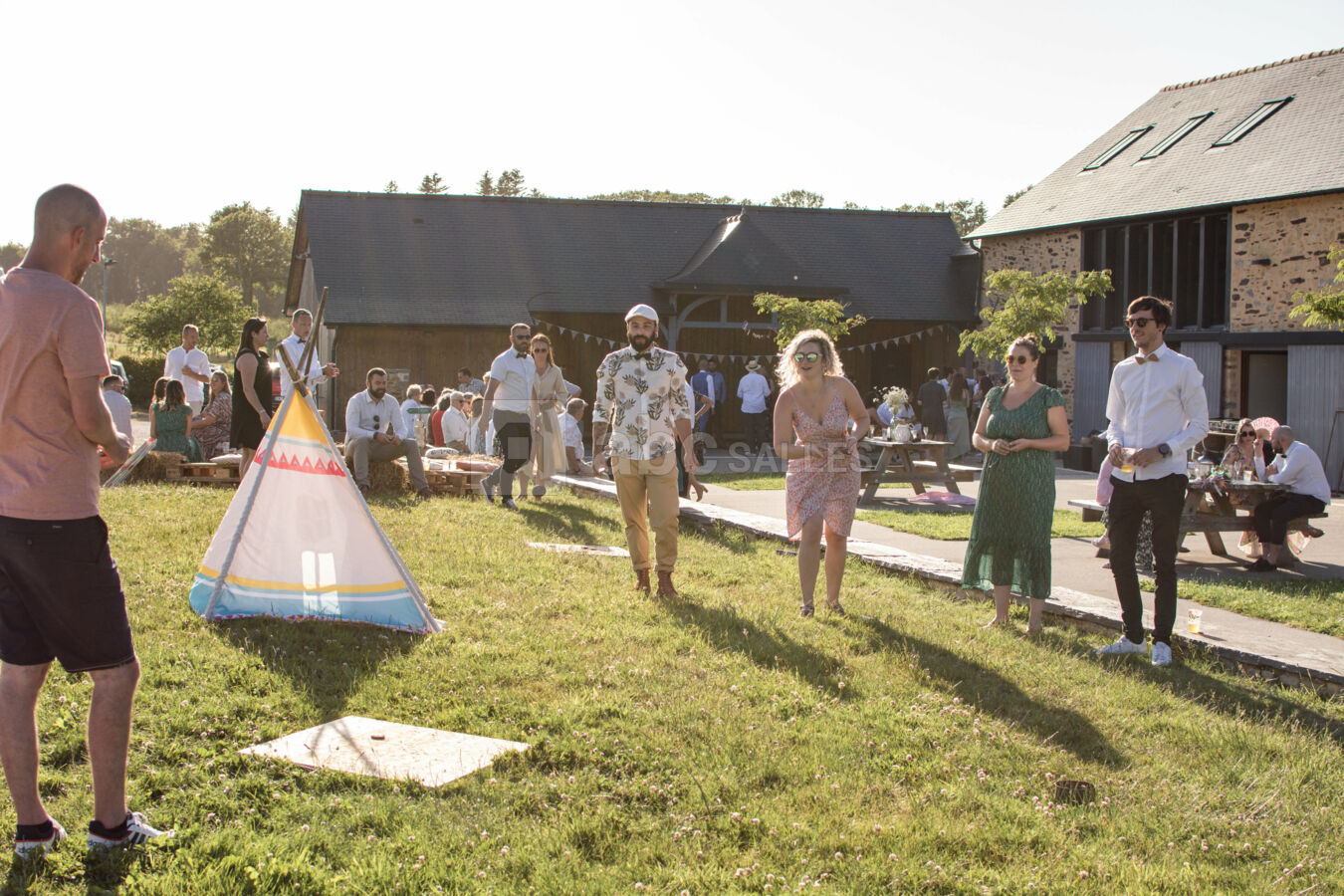 Extérieur de la salle de Léquinais