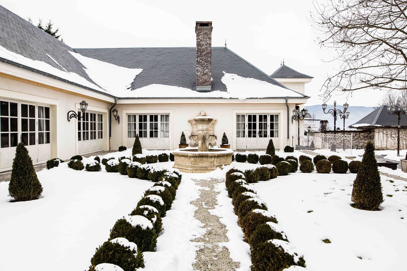 Restaurant sous la neige