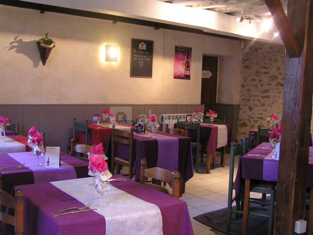 SALLE RESTAURANT
