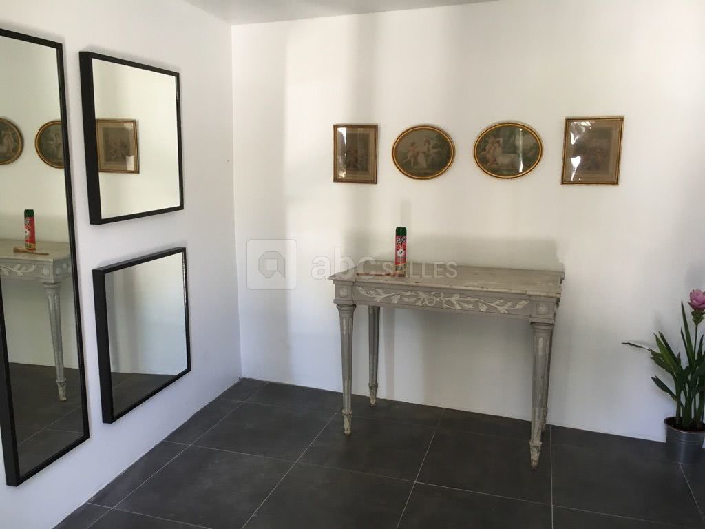 Entrée sanitaires dame