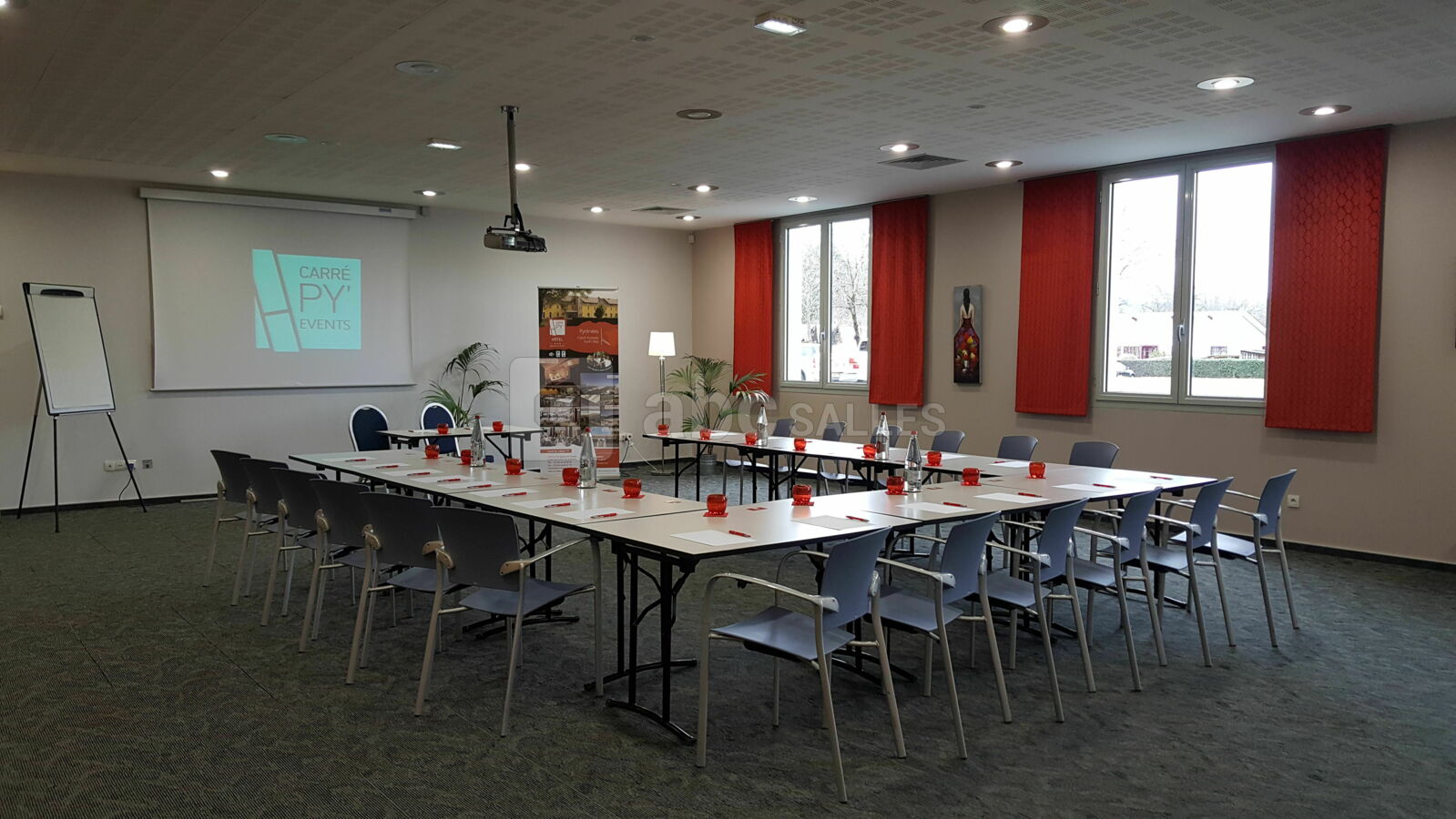 Salon Pyrénées - Mise en place en U - Carré Py' Hôtel *** Bagnères de Bigorre