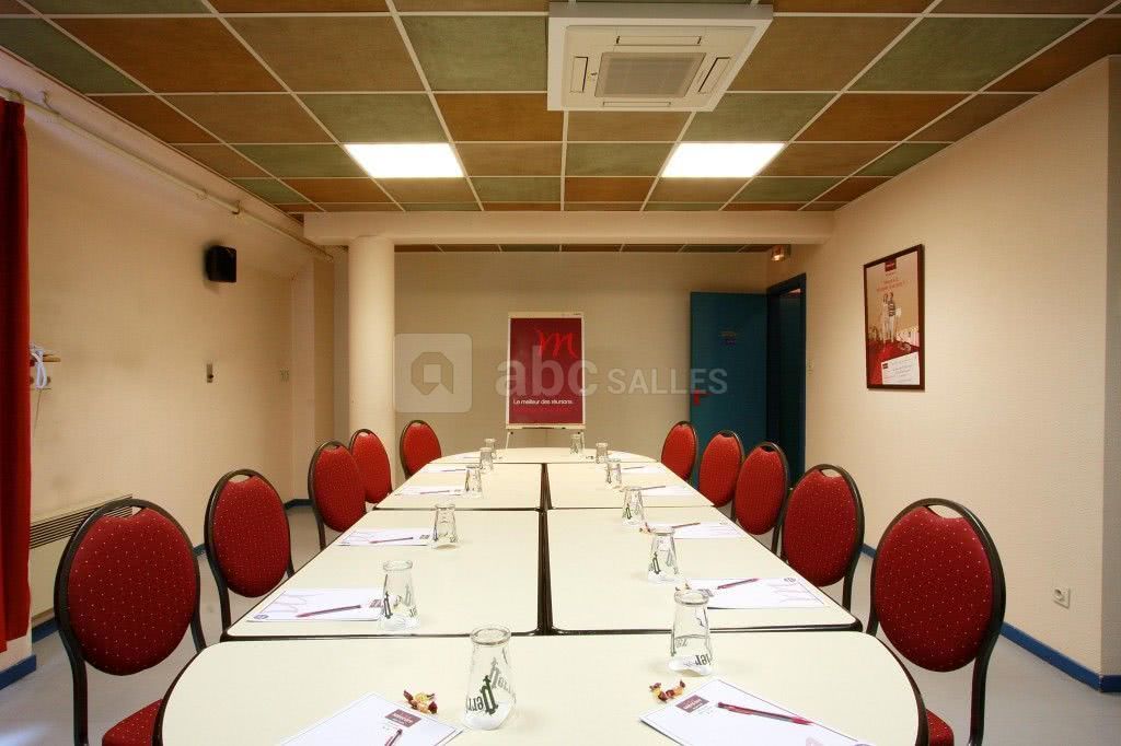 Salle Adler disposition en table de réunion