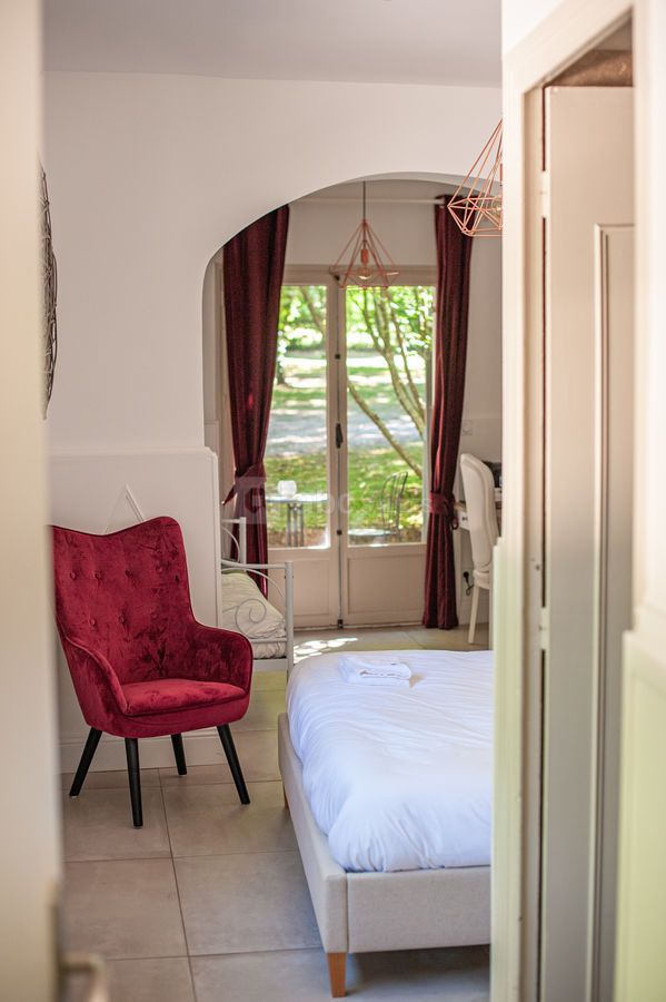 Chambre vue sur parc avec terrasse