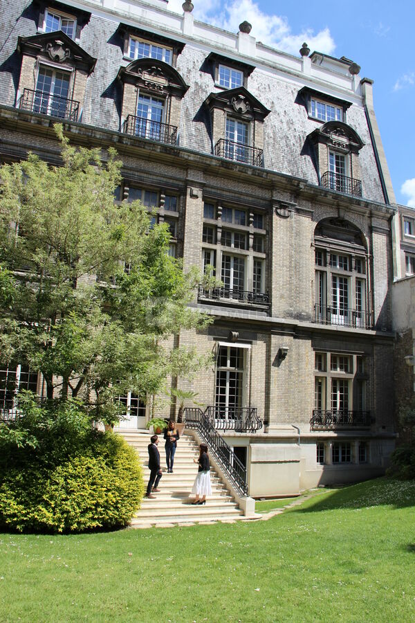 Le bâtiment vu du jardin