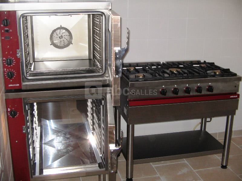 Cuisine : four, étuve, piano gaz