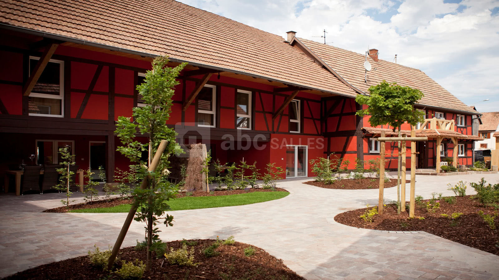 Cour le domaine d'autrefois vue 1