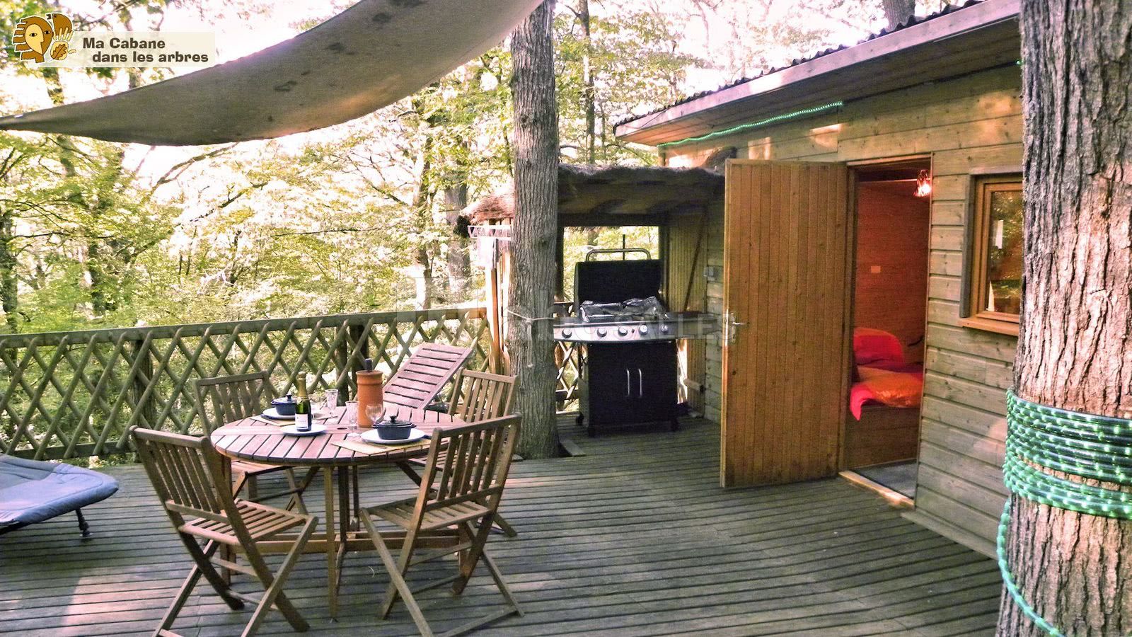 Coin terrasse de la cabane dans les arbres, pour un instant de détente hors du commun !